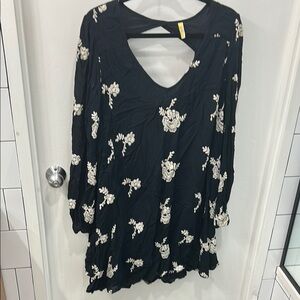 Free People Black Long SleeveDress with White Floral Pattern with Key Hole back